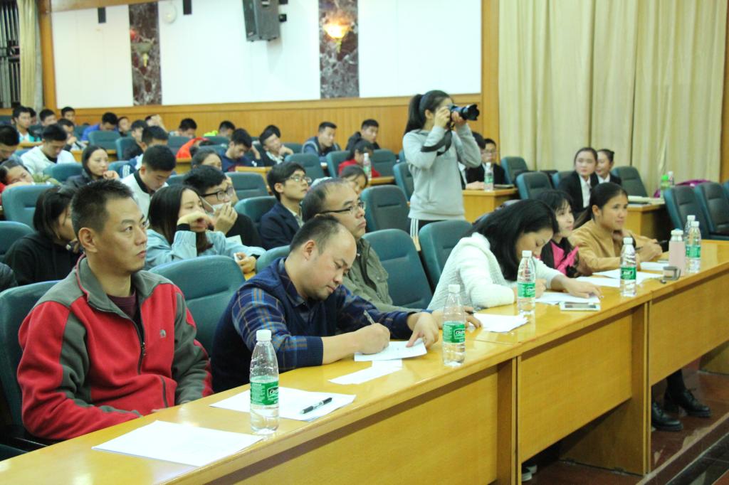 图为评委老师
