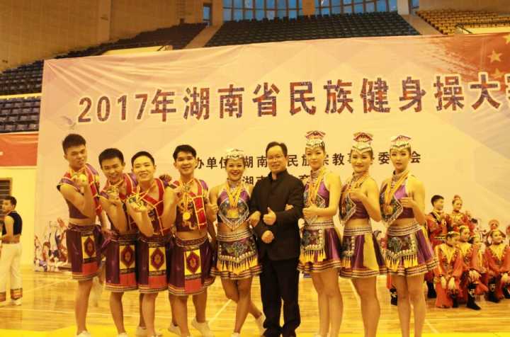 图七:伟德官网代表队合影留念(陈宝玉摄)